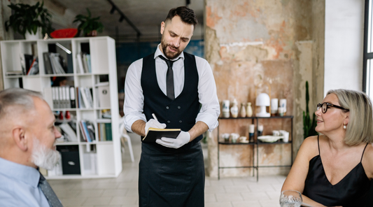 Camisas Camarero – Elegancia y Comodidad para Profesionales de Hostelería