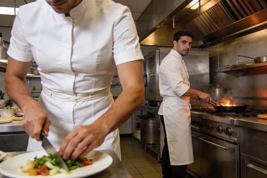 Chaquetillas vs Chaquetas Tradicionales de Cocina: Diferencias Clave para tu Elección